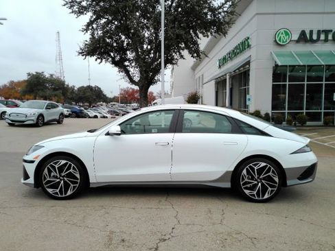 Used 2024 Hyundai Ioniq 6 SEL image 12