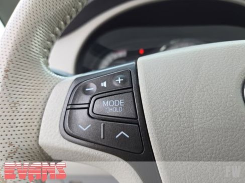 Used 2014 Toyota Sienna SE image 10