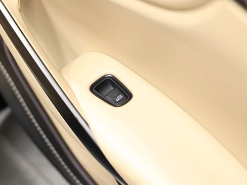 Used 2021 Aston Martin DBX image 77