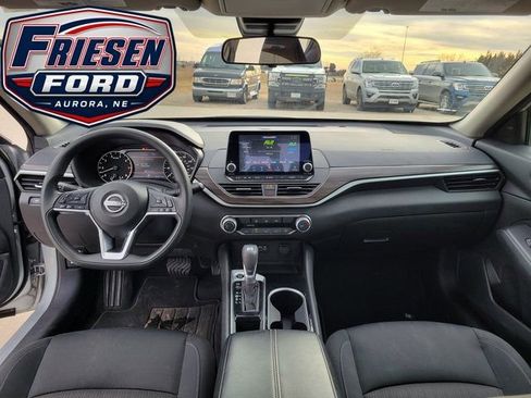Used 2024 Nissan Altima 2.5 SV FWD image 18