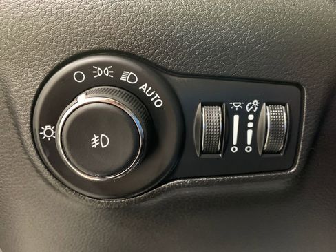 Used 2025 Jeep Compass Limited AWD/4WD image 14