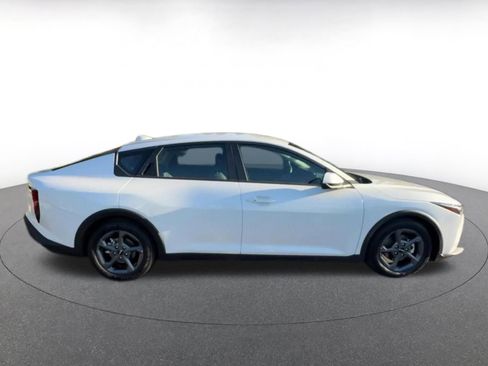 Used 2025 Kia K4 LXS image 16