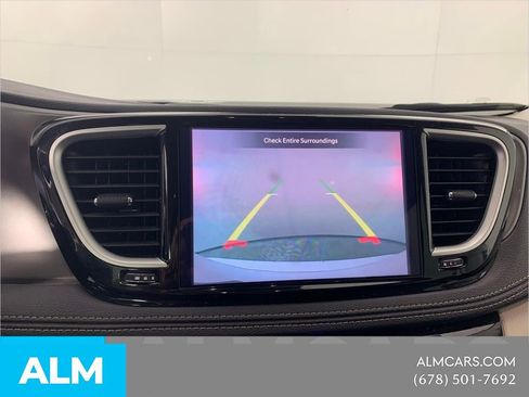 Used 2024 Chrysler Pacifica Limited FWD image 28