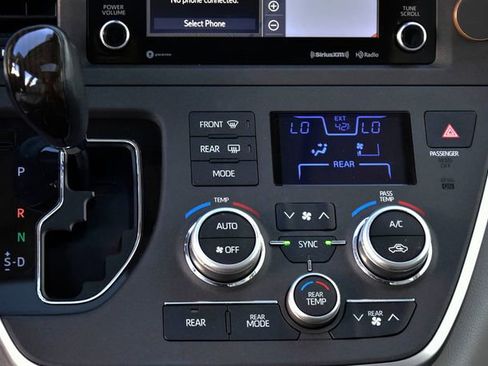 Used 2020 Toyota Sienna XLE w/ XLE Navigation Package image 26