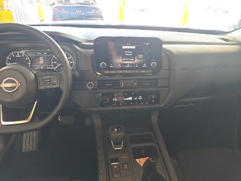 Used 2024 Nissan Pathfinder S AWD/4WD image 10