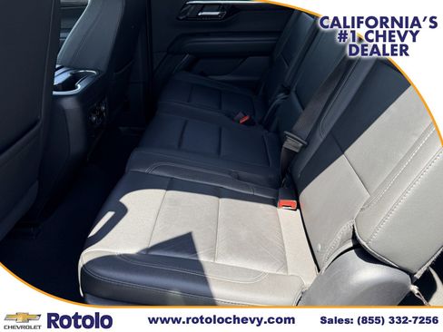 Used 2025 Chevrolet Suburban LT RWD image 14