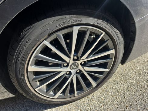 Used 2024 Lexus ES 350 w/ Premium Package FWD image 5