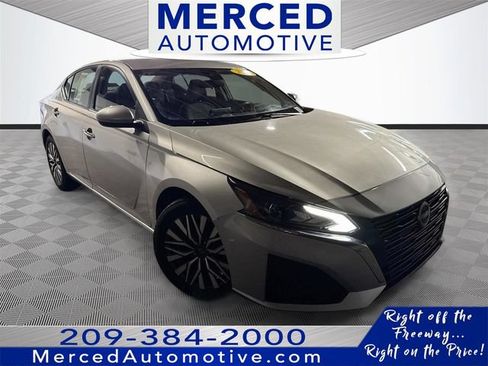 Used 2024 Nissan Altima 2.5 SV FWD image 1