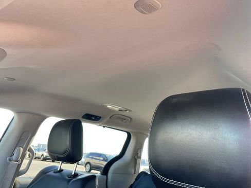 Used 2023 Chrysler Pacifica Touring-L FWD image 27