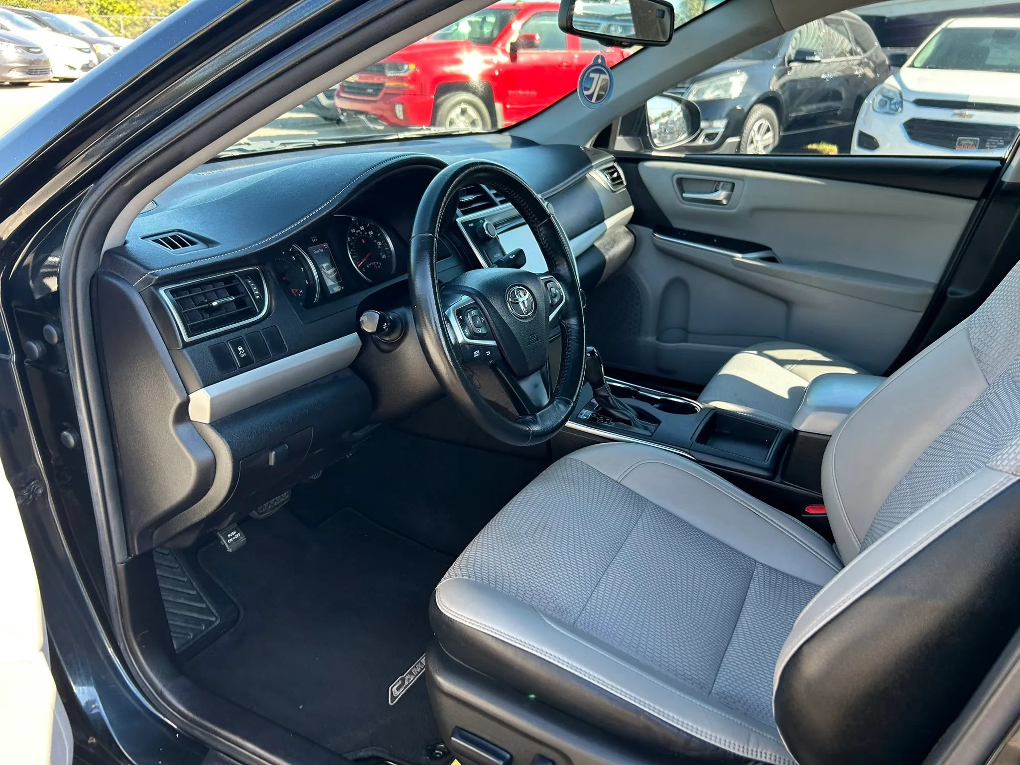 Used 2016 Toyota Camry SE w/ Moonroof Package FWD image 23
