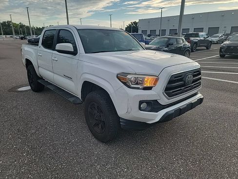 Used 2018 Toyota Tacoma SR5 RWD image 2