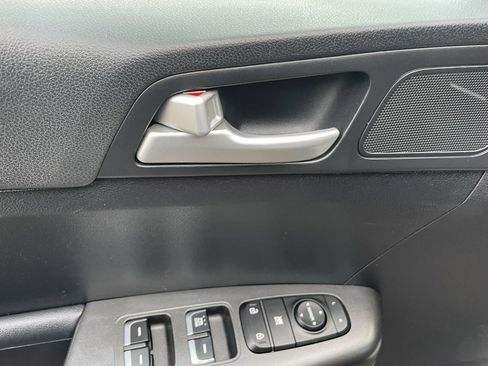 Used 2018 Kia Sportage LX image 25