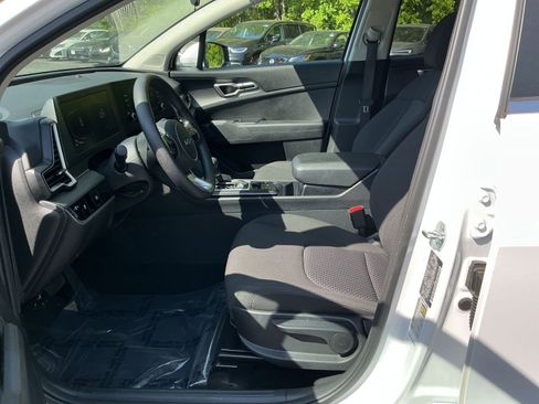 Used 2025 Kia Sportage LX FWD image 22