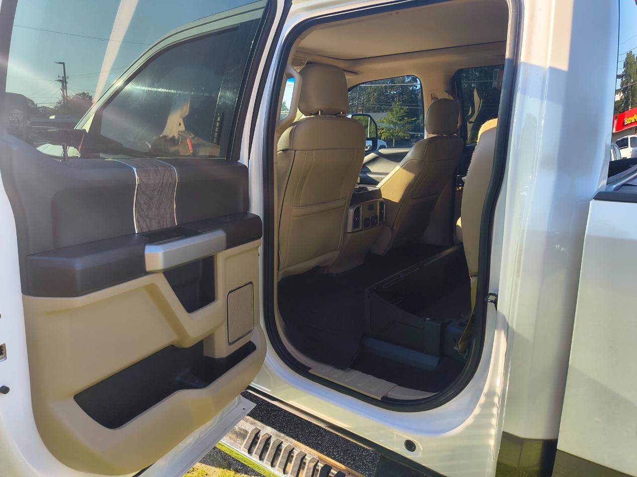 Used 2018 Ford F350 Lariat w/ Lariat Ultimate Package AWD/4WD image 13
