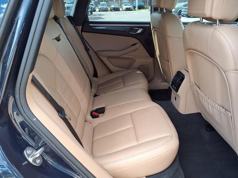 Used 2020 Porsche Macan image 15