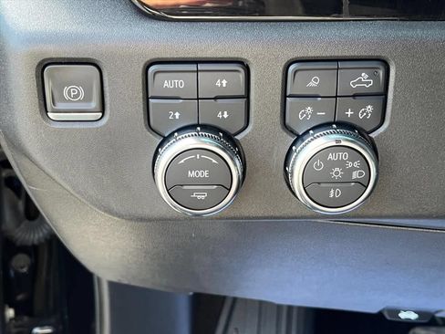 Used 2022 GMC Sierra 1500 SLT w/ SLT Premium Plus Package AWD/4WD image 24