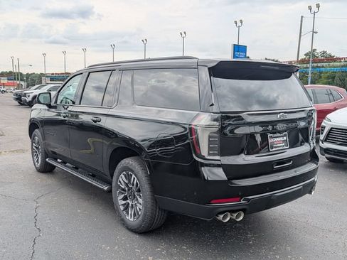 New 2026 Chevrolet Suburban Z71 w/ Z71 Off-Road Package AWD/4WD image 5