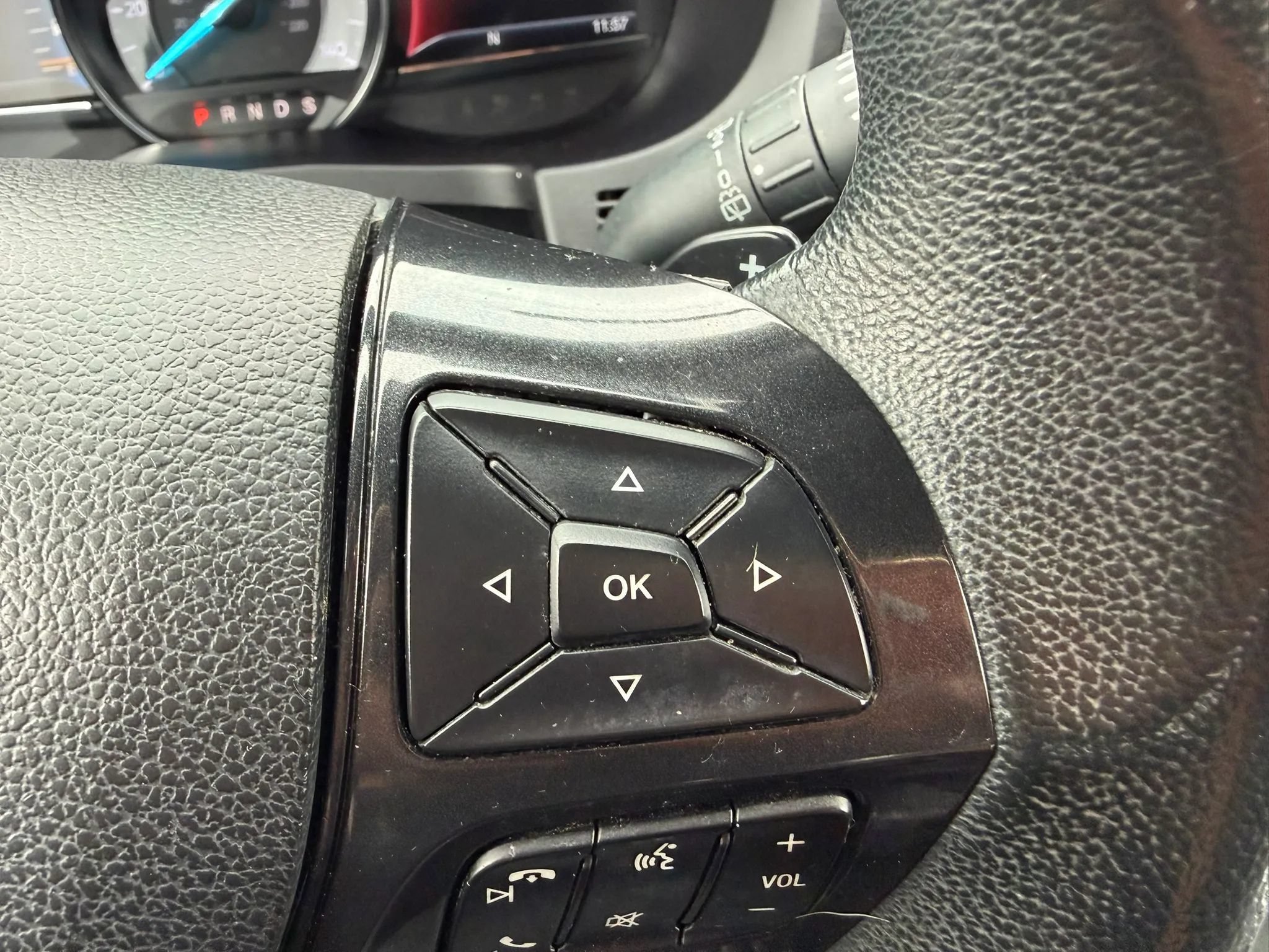 Used 2017 Ford Explorer XLT w/ Equipment Group 202A AWD/4WD image 14