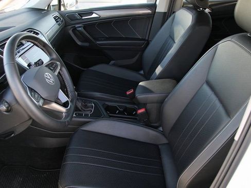 Used 2023 Volkswagen Tiguan SE image 14