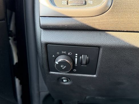 Used 2018 Jeep Grand Cherokee Laredo RWD image 25
