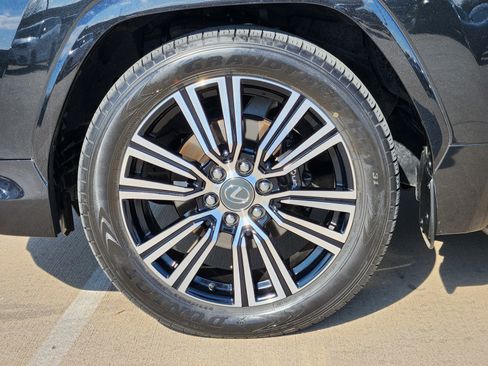 Used 2025 Lexus LX 600 4WD w/ Luxury Package image 15