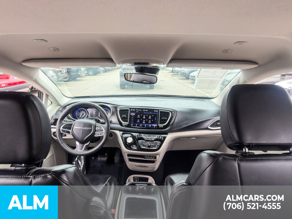 Used 2023 Chrysler Pacifica Touring-L FWD image 23