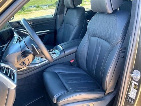 Used 2025 BMW X7 M60i AWD/4WD image 21