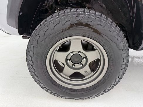 Used 2017 Toyota Tacoma TRD Off-Road w/ Tow Package (A/T) image 7