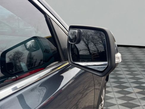 Used 2020 GMC Acadia SLE w/ Driver Convenience Package image 24