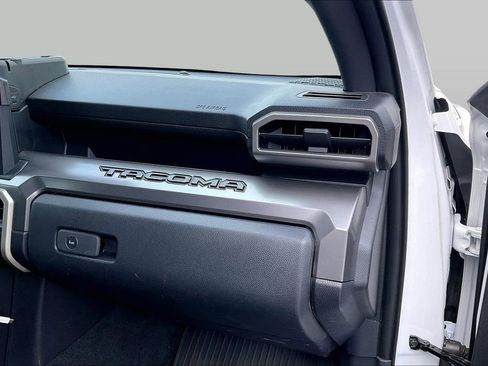 Used 2024 Toyota Tacoma SR5 AWD/4WD image 16
