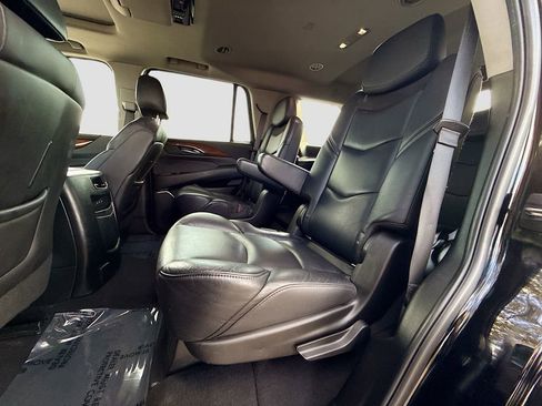 Used 2019 Cadillac Escalade Premium Luxury image 23
