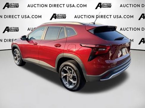 Used 2025 Chevrolet Trax LT FWD image 22