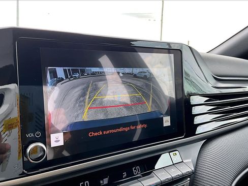 Used 2025 Toyota Camry SE w/ Convenience Package image 26