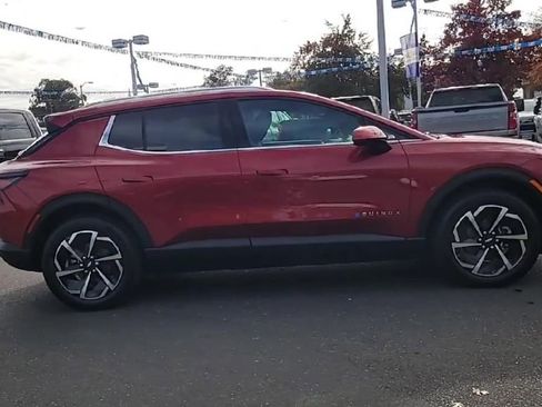 New 2026 Chevrolet Equinox EV LT image 9