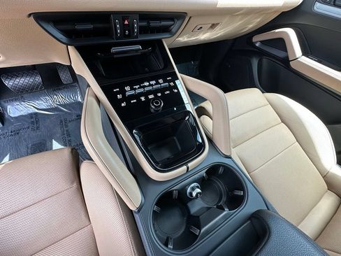 Certified 2026 Porsche Cayenne AWD/4WD image 34
