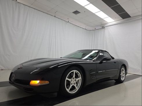 Used 2004 Chevrolet Corvette Convertible w/ Preferred Equipment Group RWD image 2