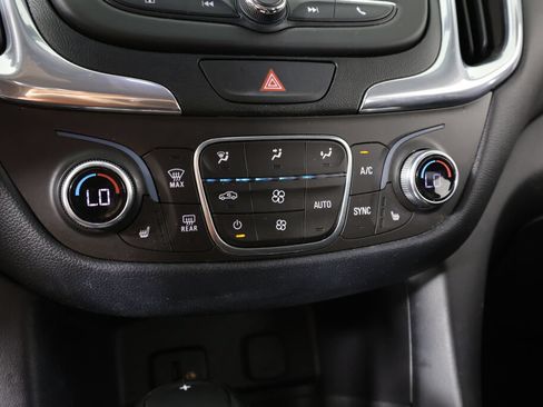Used 2018 Chevrolet Equinox LT FWD image 37