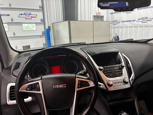 Used 2017 GMC Terrain SLE FWD image 2
