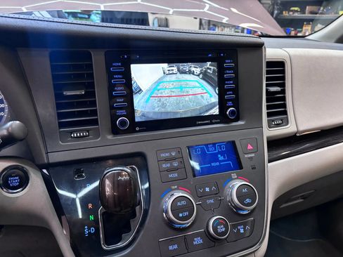 Used 2019 Toyota Sienna XLE w/ XLE Navigation Package AWD/4WD image 16
