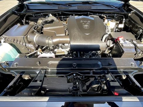 Used 2021 Toyota Tacoma TRD Sport w/ Technology Package image 29