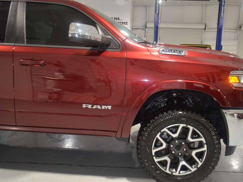 Used 2025 RAM 1500 Laramie AWD/4WD image 7
