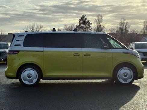 Used 2025 Volkswagen ID. Buzz 1st Edition image 8