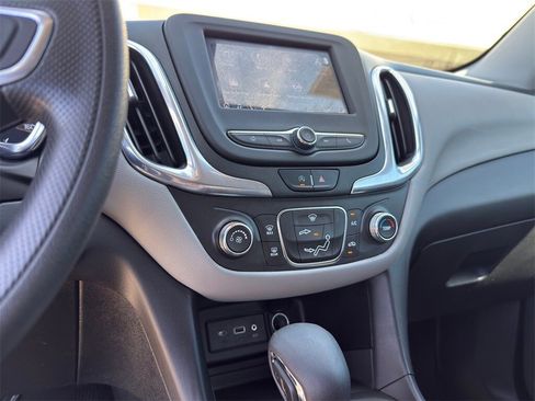 Used 2022 Chevrolet Equinox LS w/ LS Convenience Package image 17