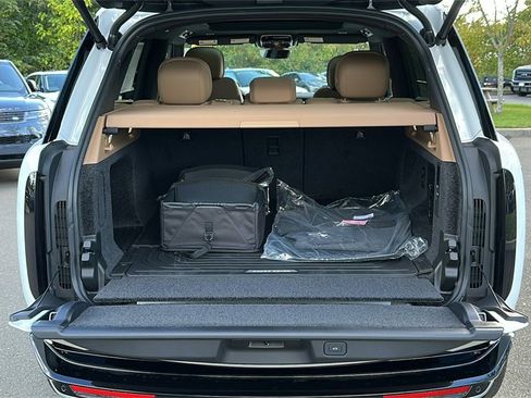 New 2025 Land Rover Range Rover SE image 27