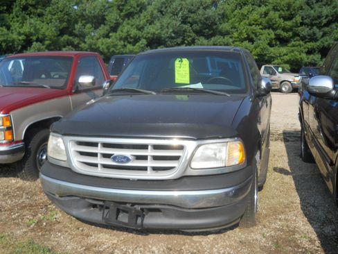 Used 1999 Ford F150 XLT RWD image 2
