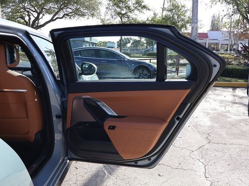 Used 2023 BMW 740i image 27