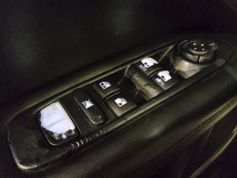 Used 2021 Jeep Compass Latitude FWD image 27