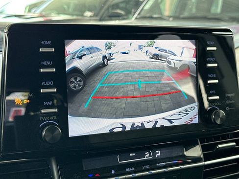 Certified 2023 Toyota Sienna LE FWD image 21