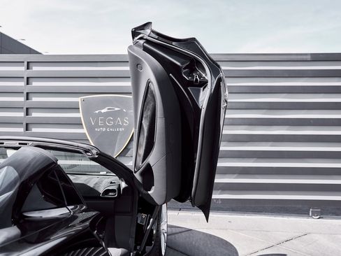 Used 2025 McLaren Artura Spider image 28