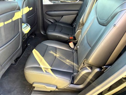 Used 2025 Cadillac XT6 Premium Luxury image 19